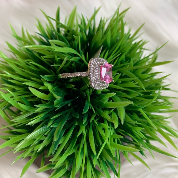 🎉HP🎉Boutique | Gorgeous Statement Ring - Picture 3 of 3